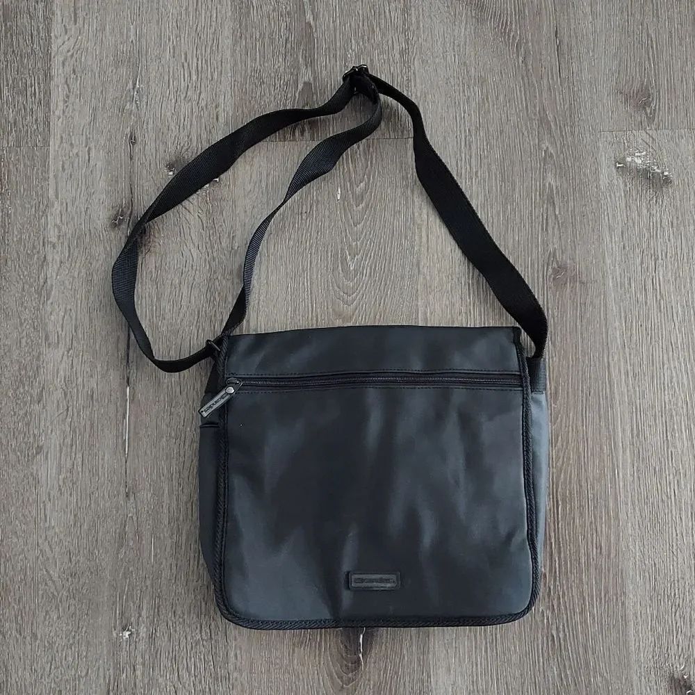 NEW Candie's Black Messenger Bag